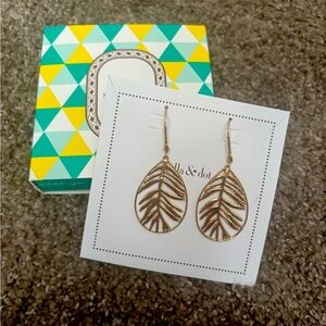Stella & Dot Botanical Filigree earrings
